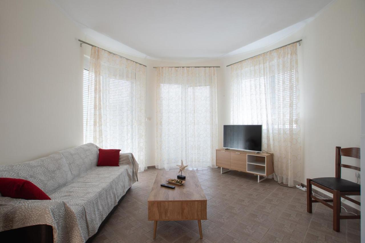 Pigeon House Apartment Plataria Luaran gambar
