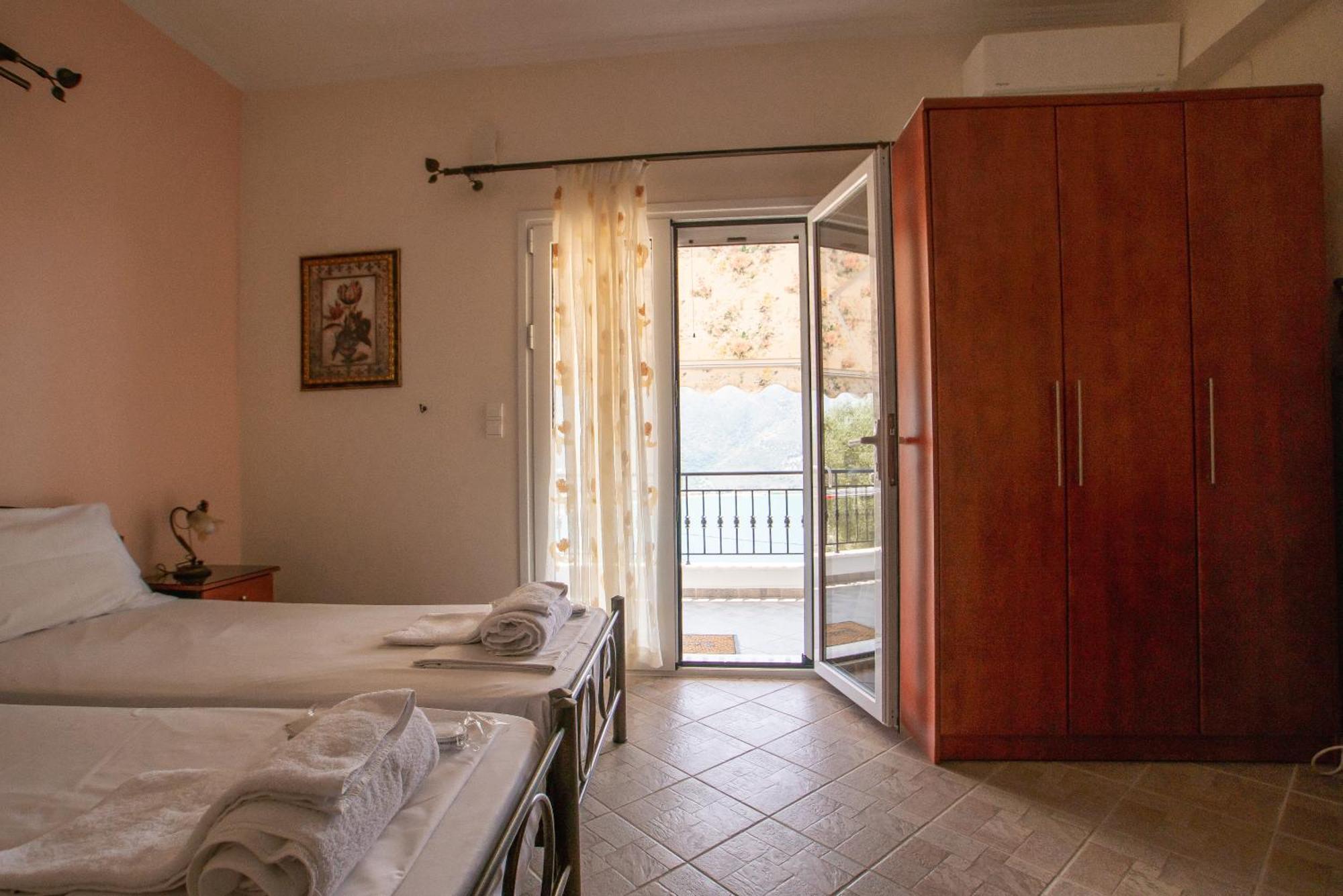 Pigeon House Apartment Plataria Luaran gambar